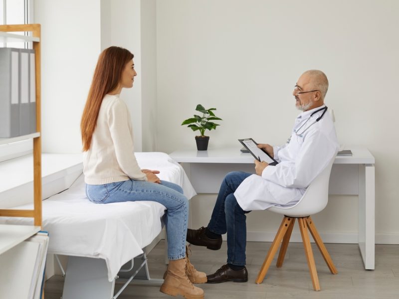 Old,Male,Doctor,Consult,Female,Patient,In,Hospital.,Senior,Man
